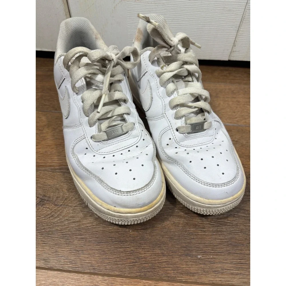 Nike iconic white